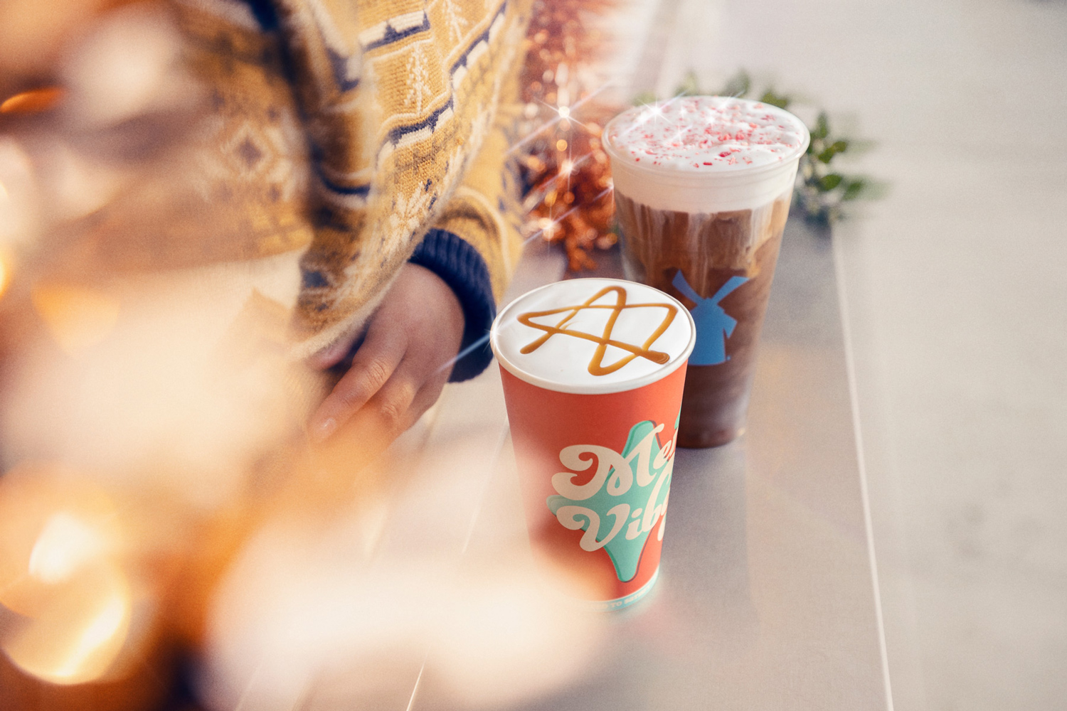 Dutch_T3_Holiday_Window_Product_02837_V2AM